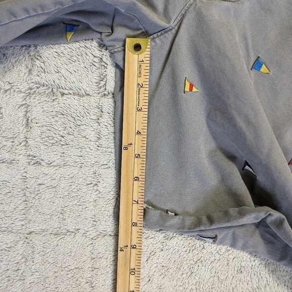 J. Crew Shorts Men's 34 Gray Embroidered Flags Broken In Regular Fit Rolled Cuff - Picture 3 of 7